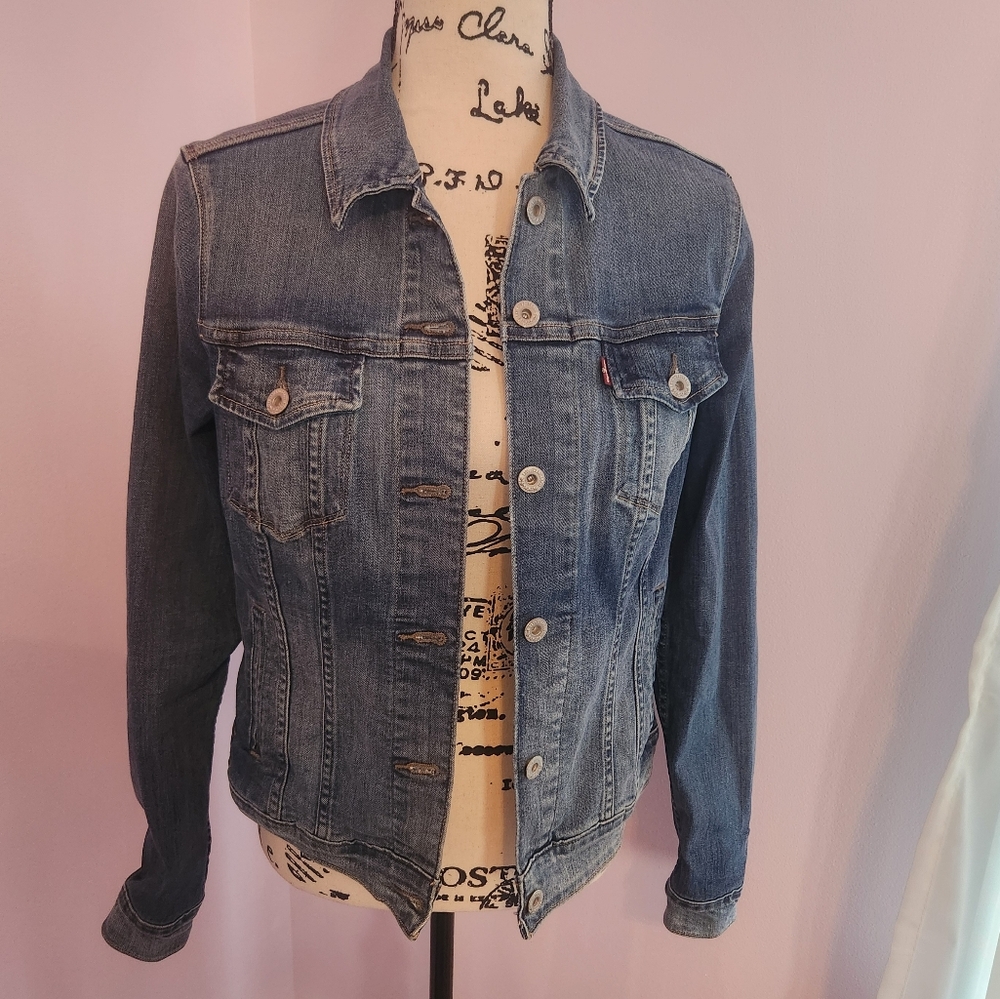 Levi's Jean Jacket size Medium